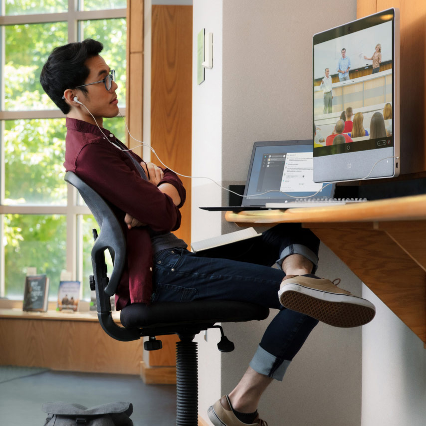 Student enjoys clear audio and video in Webex Meetings